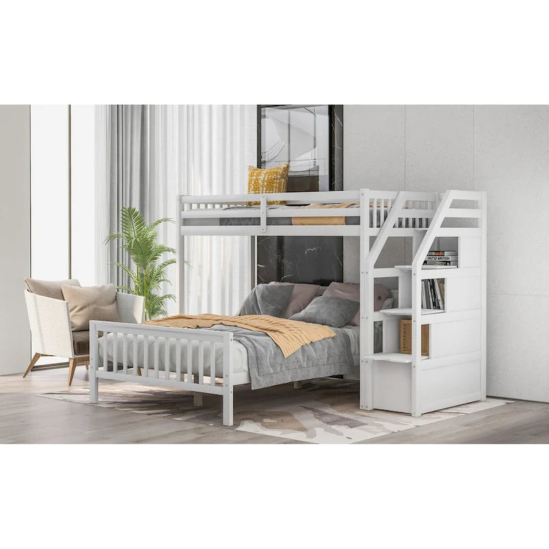 Litera alta doble sobre cama de tamaño completo con escalera