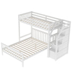 Litera alta doble sobre cama de tamaño completo con escalera