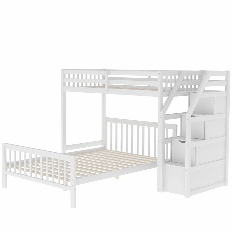 Litera alta doble sobre cama de tamaño completo con escalera