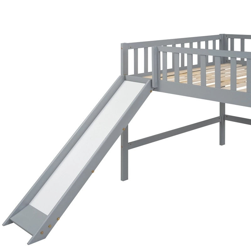 Cama baja tipo loft de tamaño completo con escalera y tobogán