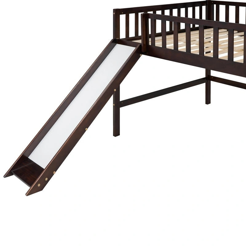 Cama baja tipo loft de tamaño completo con escalera y tobogán