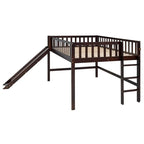 Cama baja tipo loft de tamaño completo con escalera y tobogán