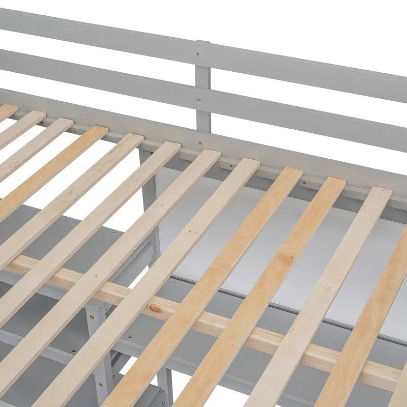 Cama alta de madera de tamaño matrimonial con estantes, escritorio y pizarra para escribir