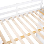 Cama alta con escalera, estantes y escritorio