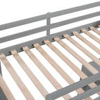 Cama alta con escalera, estantes y escritorio