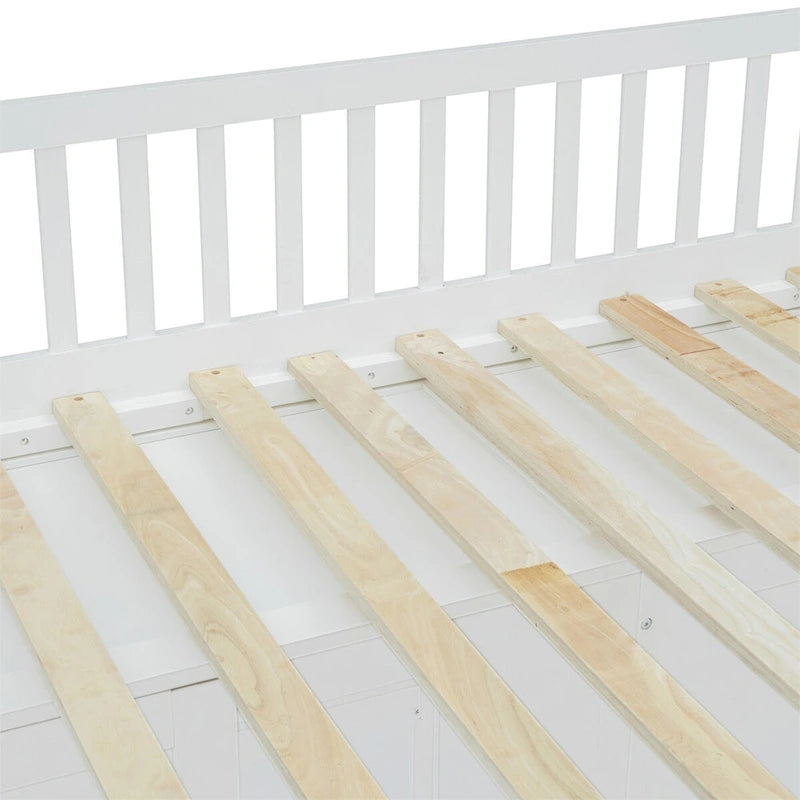 Cama alta tipo loft para casa de tamaño completo con escalera y armario